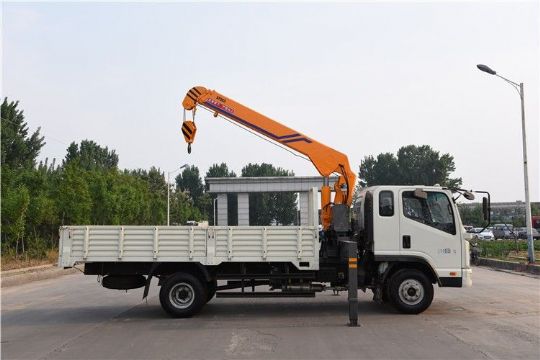 點擊查看詳細信息<br>標題：5噸凱馬隨車吊3節(jié)臂 閱讀次數(shù)：2983