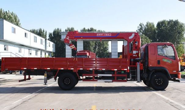 點擊查看詳細信息<br>標題：6.3噸東風160馬力隨車吊 閱讀次數：2135