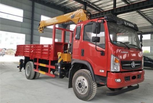 點擊查看詳細信息<br>標題：5噸大運隨車吊 閱讀次數(shù)：2429