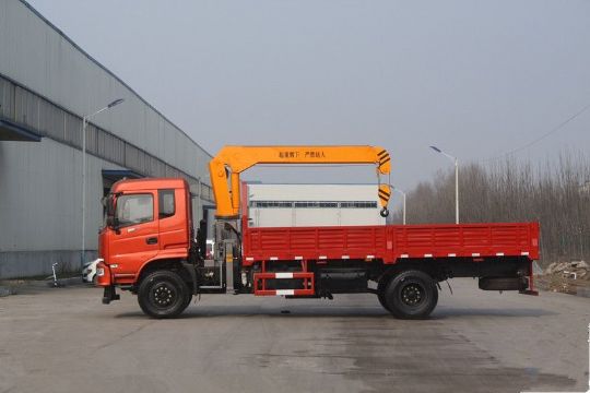 點擊查看詳細信息<br>標題：6.3噸東風180馬力隨車吊 閱讀次數：2020