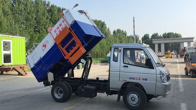 點擊查看詳細信息<br>標題：藍牌時風風菱垃圾車 閱讀次數：2525