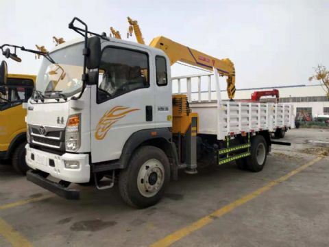 點擊查看詳細信息<br>標題：5噸重汽豪曼隨車吊 閱讀次數(shù)：3085