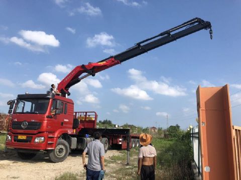 點擊查看詳細信息<br>標題：30噸折臂吊 閱讀次數：2740